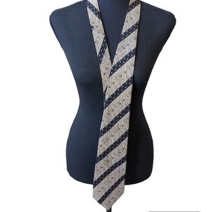 Geoffrey Beene diagonally striped silk tie contemporary print, novelty print